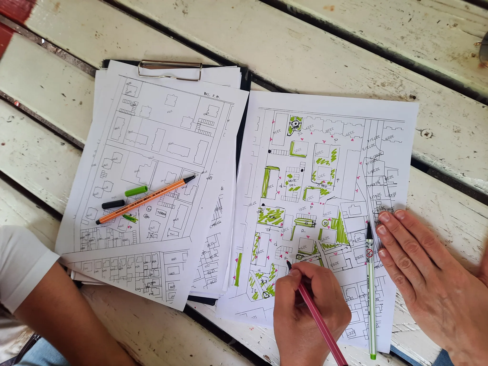 RePOS team members doing research on the field within the housing estate on the Zoran Đinđić Boulevard in Niš